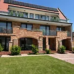 Castellum Apartmanhaz Дьюла