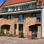 Castellum Apartmanhaz Дьюла