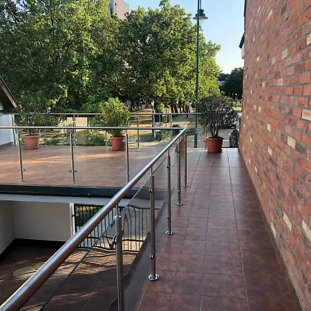 Castellum Apartmanhaz Frühstückspension
