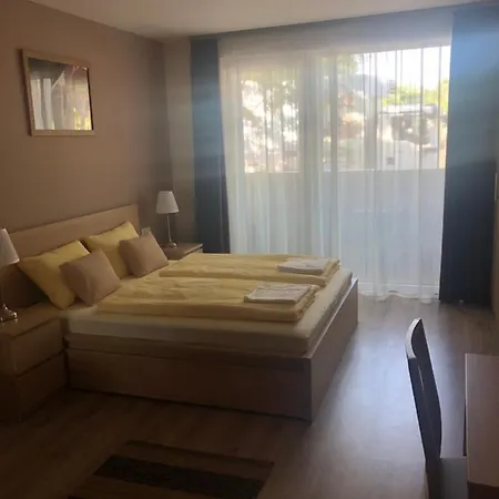 Castellum Apartmanhaz Frühstückspension *