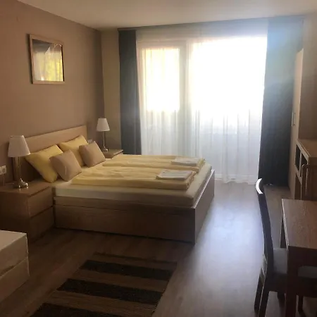 Castellum Apartmanhaz فندق مبيت وإفطار غيولا