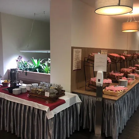Castellum Apartmanhaz Frühstückspension *