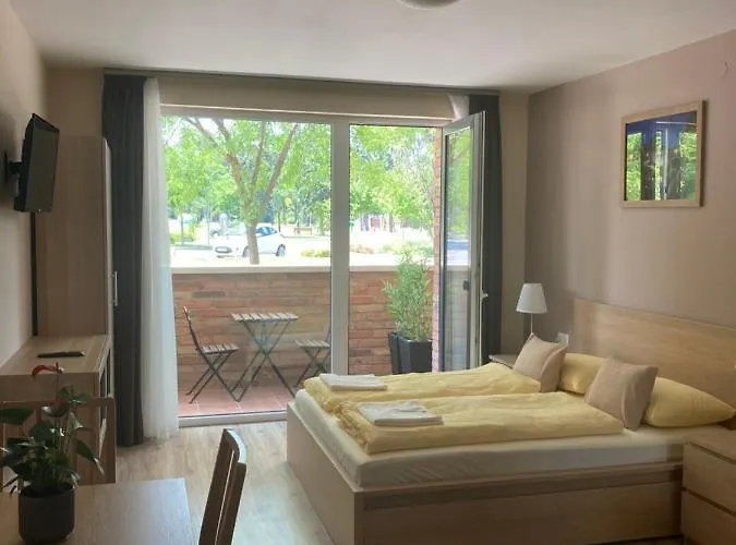 Castellum Apartmanhaz Couette-café Gyula