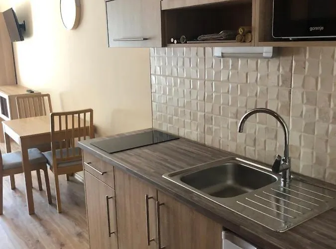 Castellum Apartmanhaz Couette-café Gyula