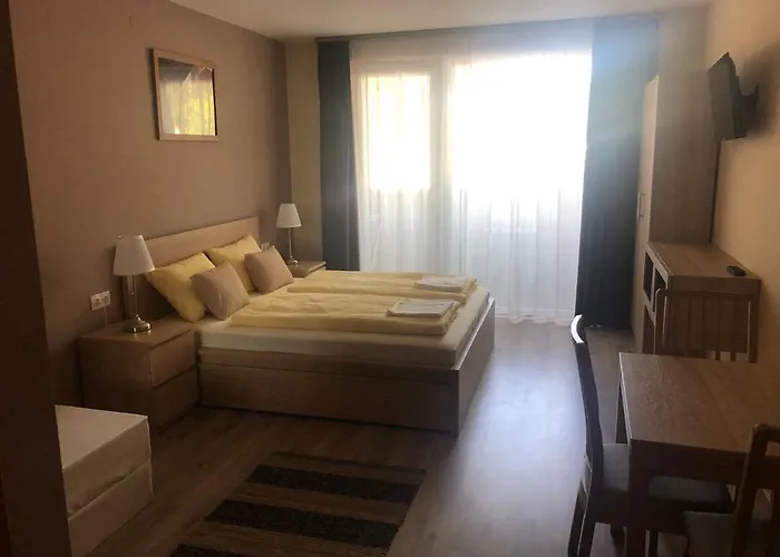 Castellum Apartmanhaz Couette-café Gyula