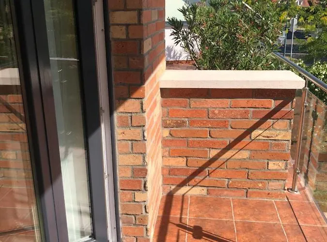 Castellum Apartmanhaz Couette-café Gyula